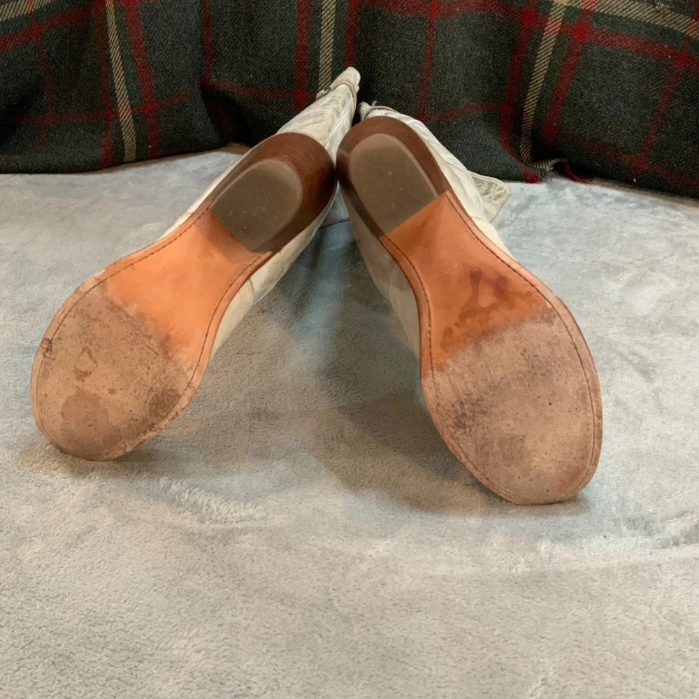 Frye Jane Tall Cuff Boot Distressed Cream Leather Equestrian Block Heel EUC 7B